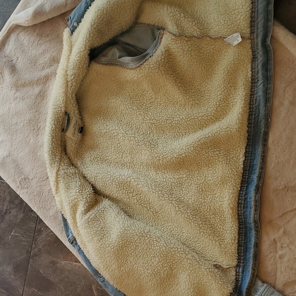 Universal Threads Fully Lined Jean Jacket - Size … - image 5